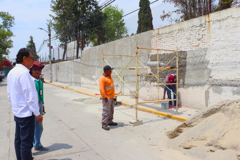 Aplanado en las bardas de la primaria Lic. Fernandez Albarran, Sta. María Caliacac