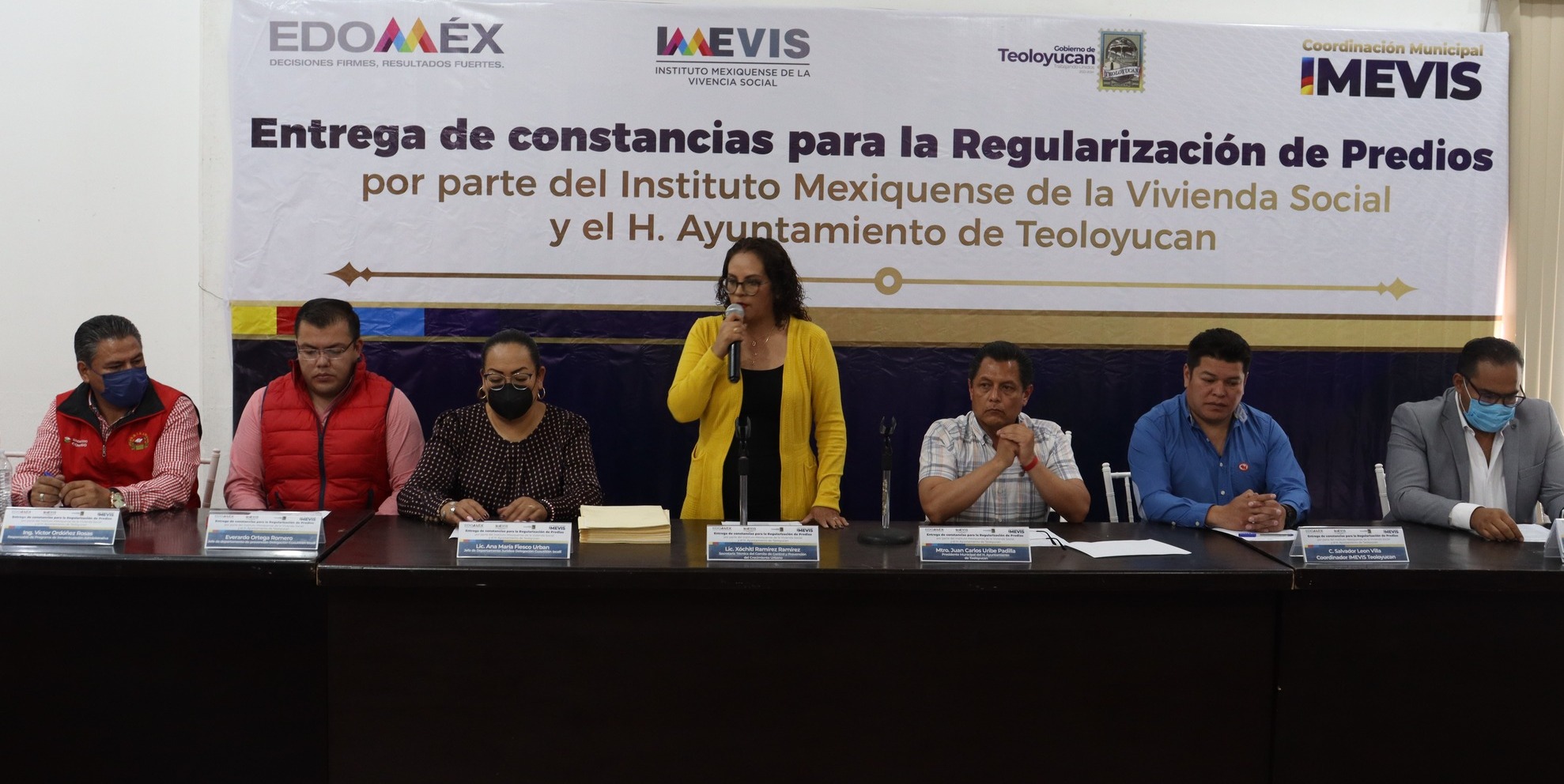 Entrega de constancias para la regularización de predios por parte del Instituto Mexiquense de la Vivienda Social