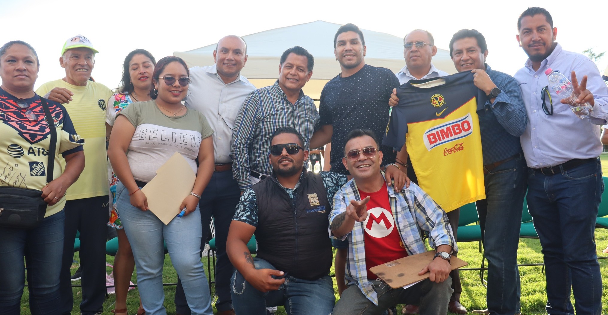 Salvador Cabañas, ex futbolista del America visitó #Teoloyucan para firmar autógrafos
