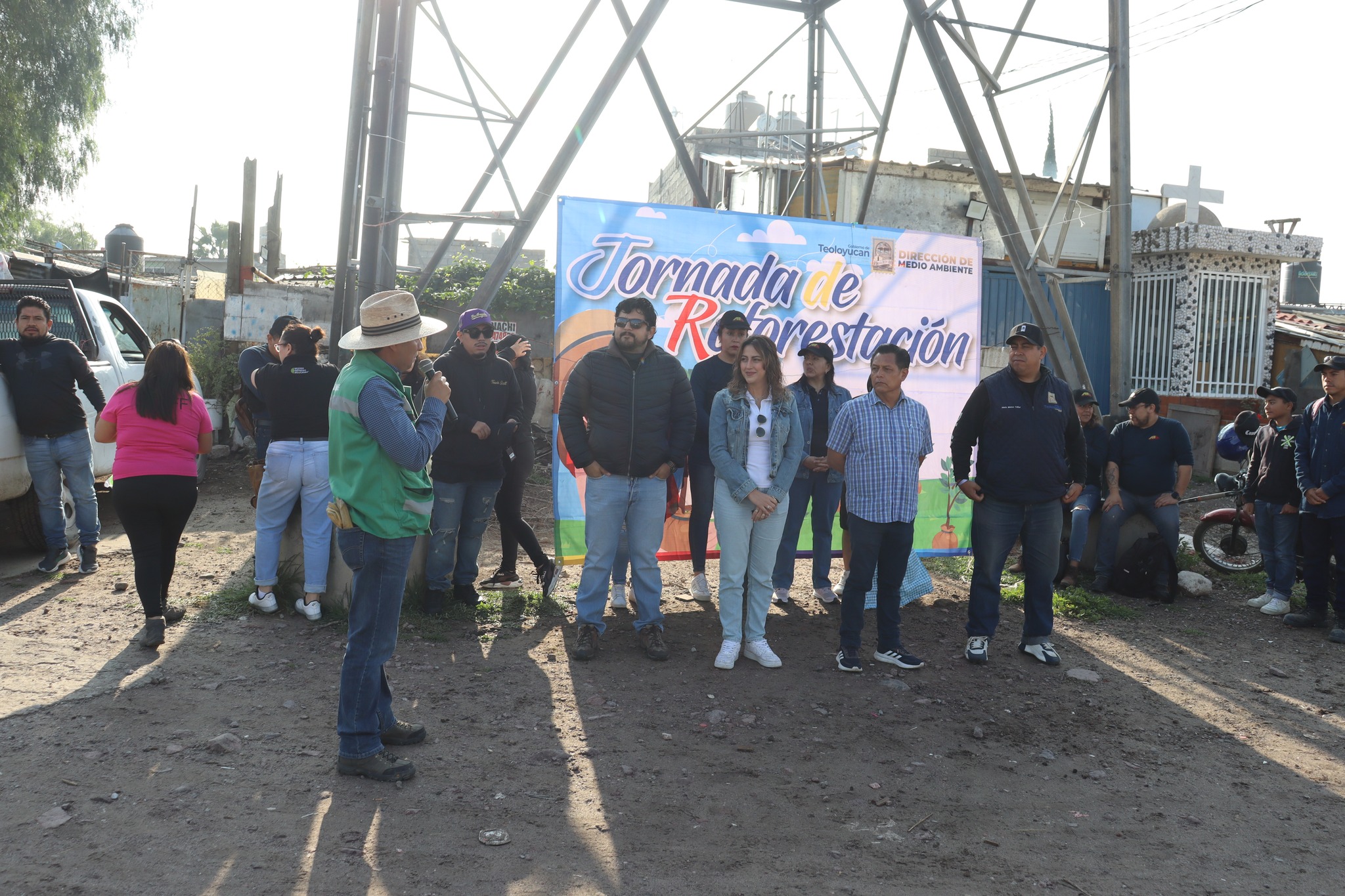 Jornada de Reforestación en camellones de Bo. San Sebastían