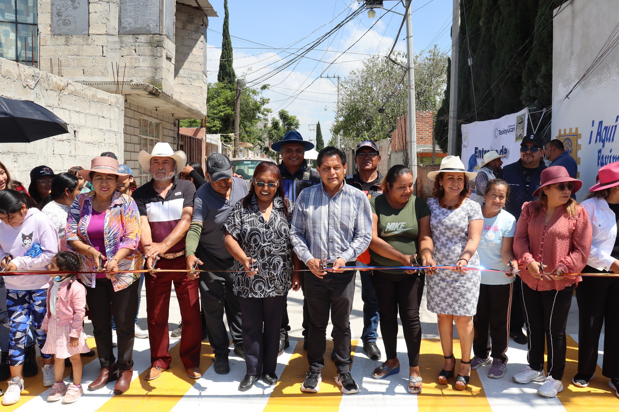 Inauguración de Obra de Pavimentación en la Segunda Cerrada la Lámpara, Barrio Santa Cruz